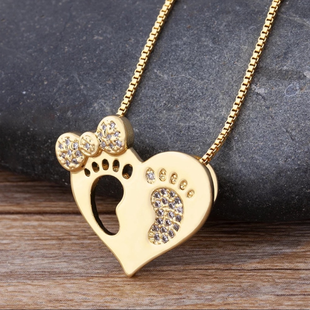 NEW 14k Gold Heart Baby Feet Necklace